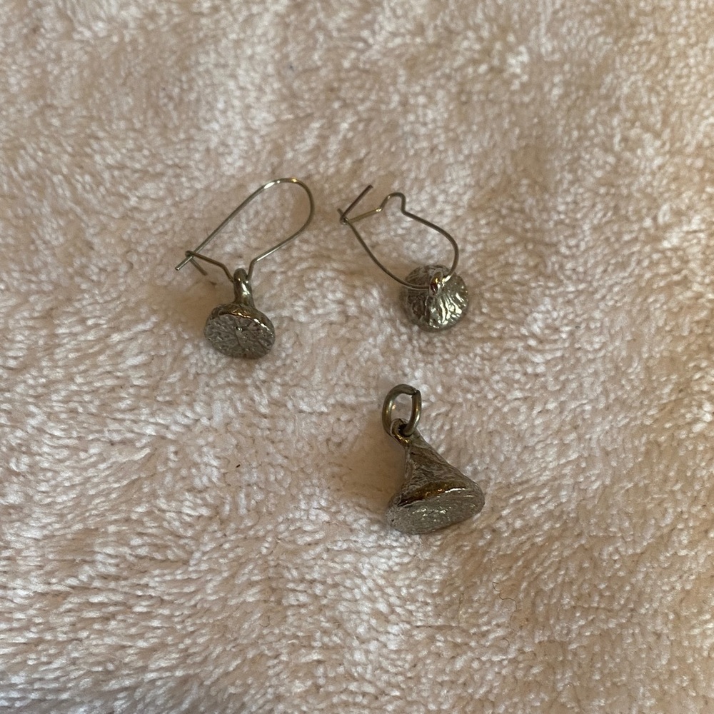 Silver-Tone Textured Hershey Chocolate Kiss Drop Earrings with Matching Pendant